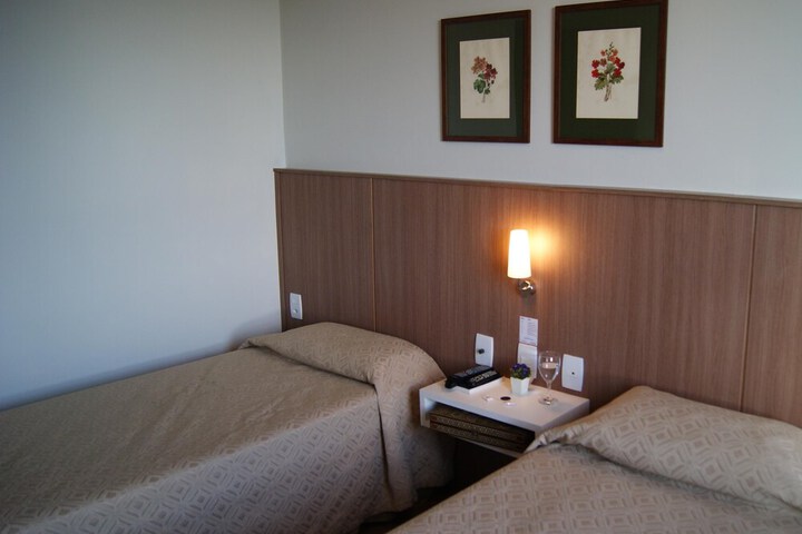 Room 6 of 30