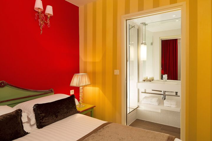 Room 30 of 48