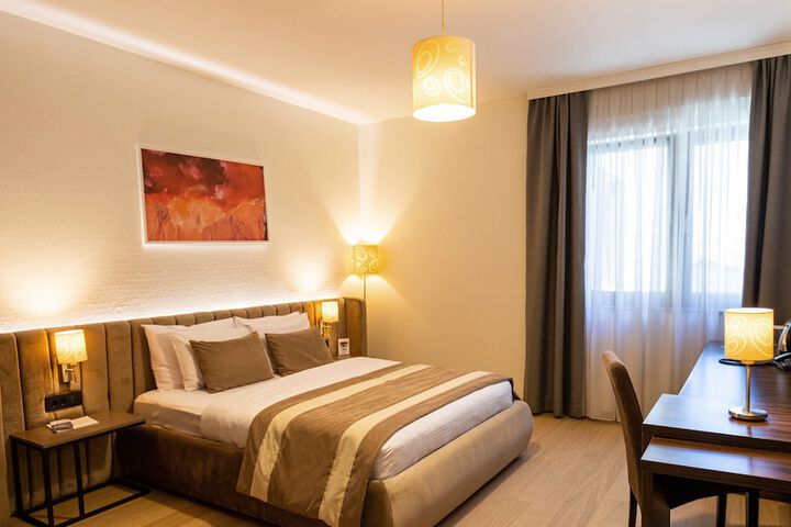 Room 10 of 25