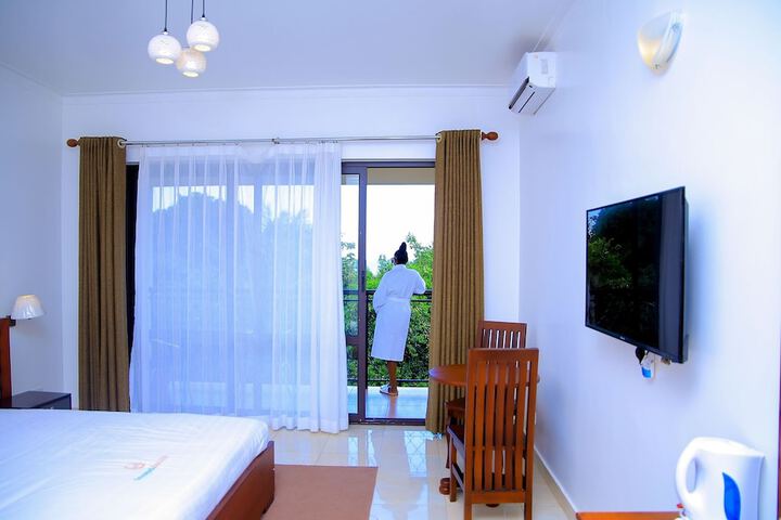 Room 10 of 26