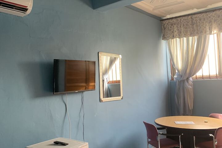 Room 6 of 13