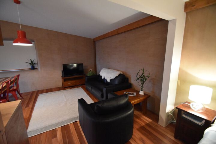 Room 9 of 16