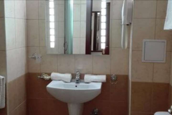 Room 4 of 34