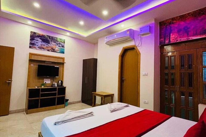 Room 4 of 9