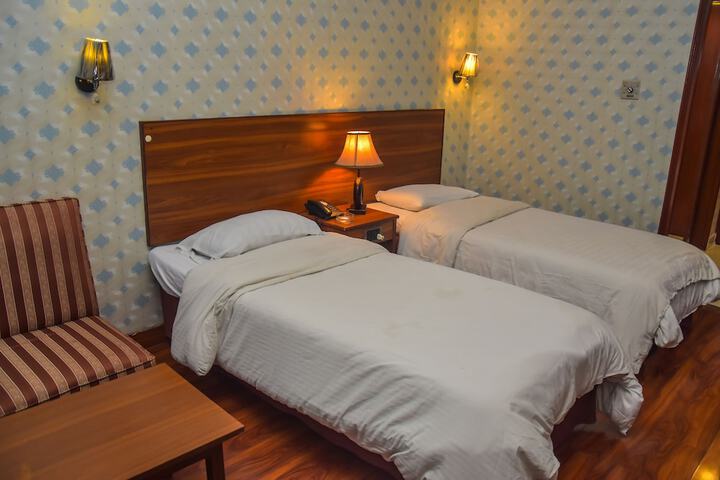 Room 8 of 27