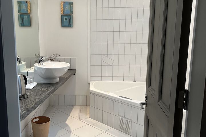 Room 15 of 40