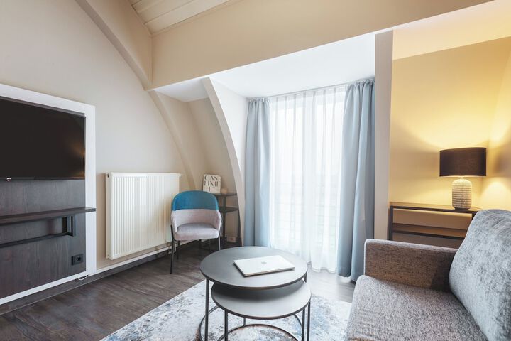 Room 14 of 80