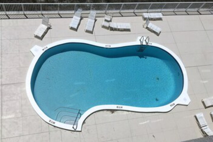 Pool 21 of 52