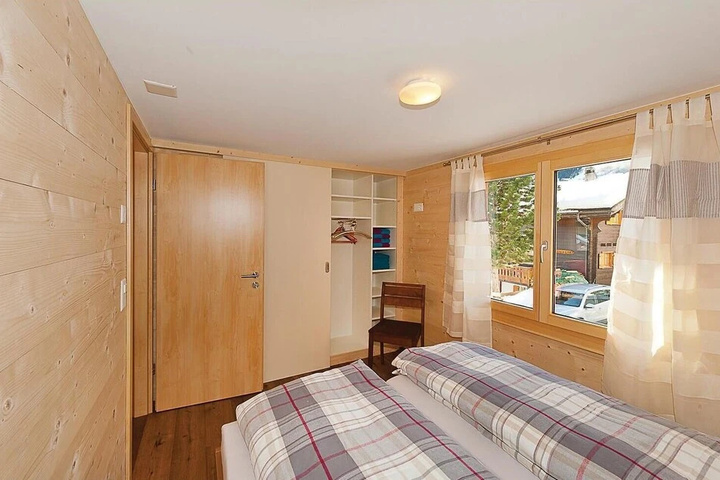 Room 4 of 14