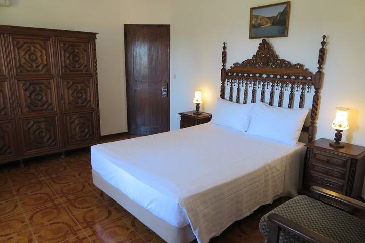 Room 4 of 24