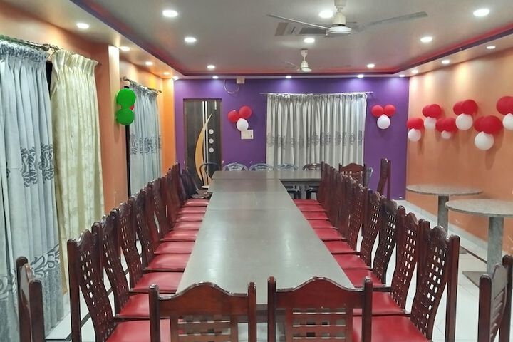 Ballroom/Hall 17 of 22
