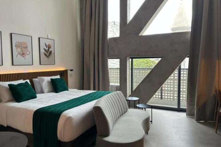 Room 2 of 32