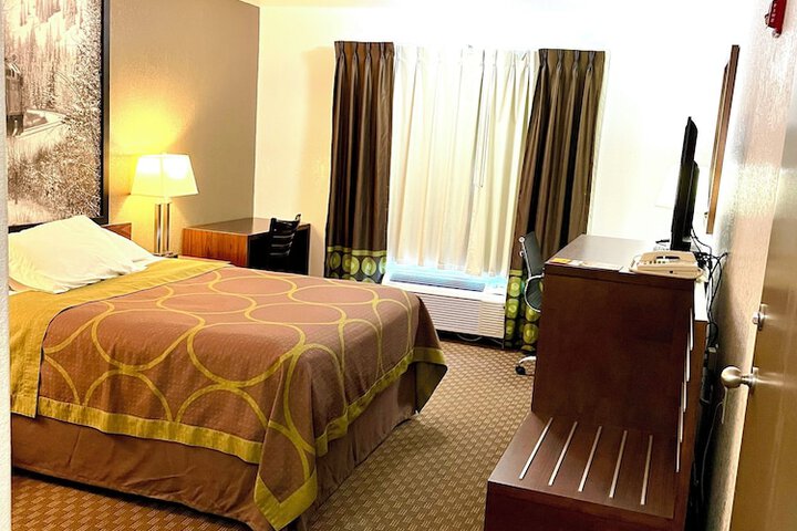 Room 7 of 63