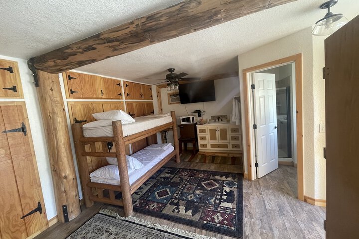 1 Queen Bed (42 of 47)