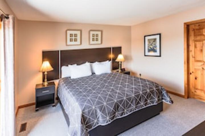 Room 40 of 114