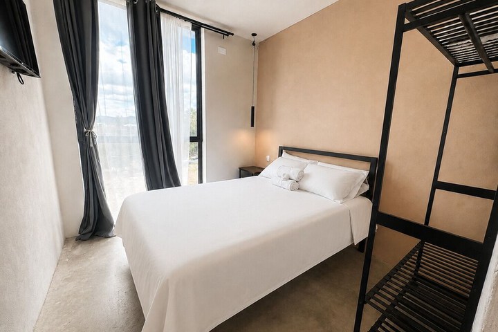 Room 5 of 28