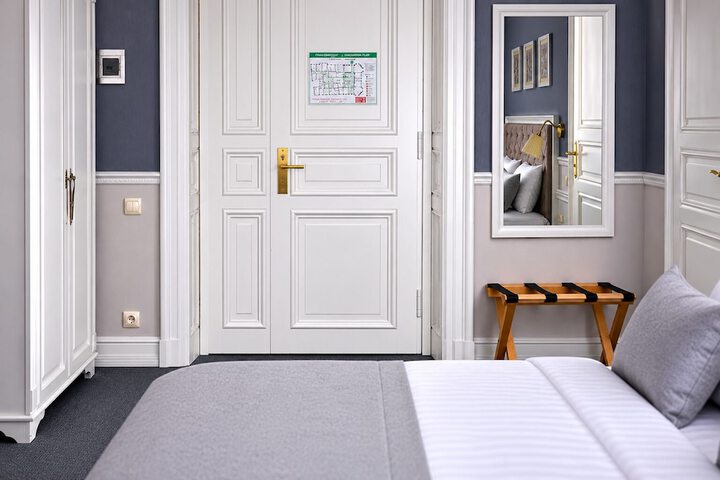 Room 48 of 99