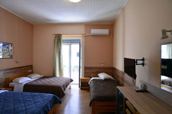 Room 11 of 35