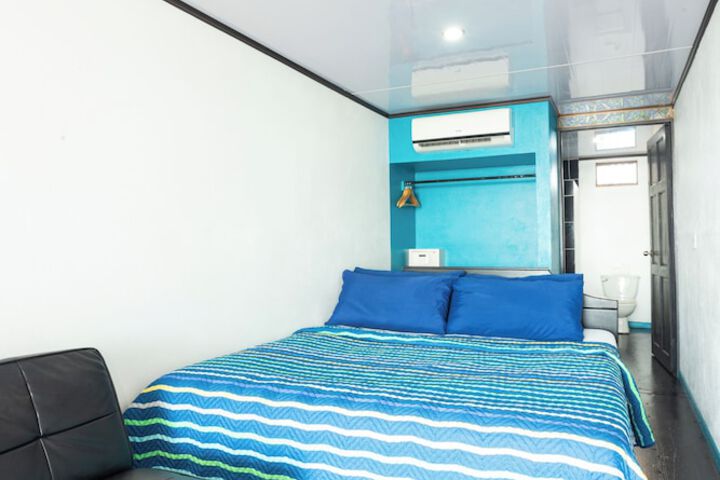 Room 27 of 136