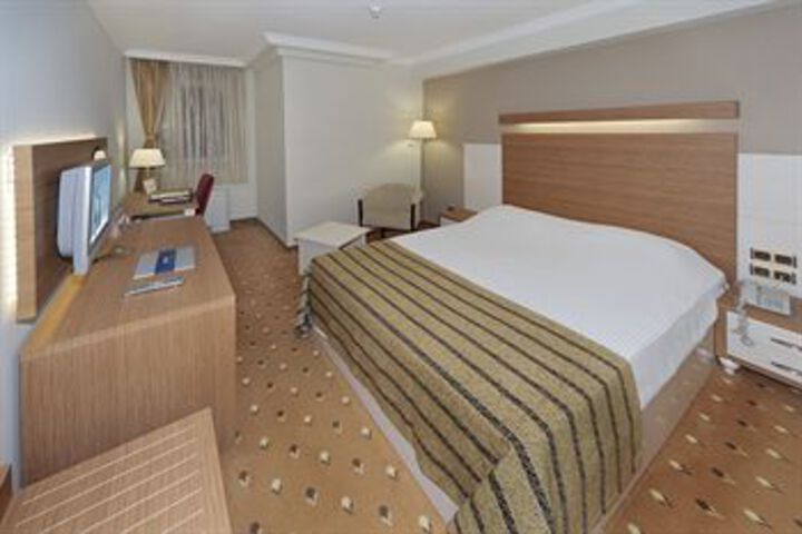 Room 5 of 11