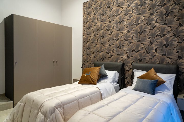 Room 10 of 38