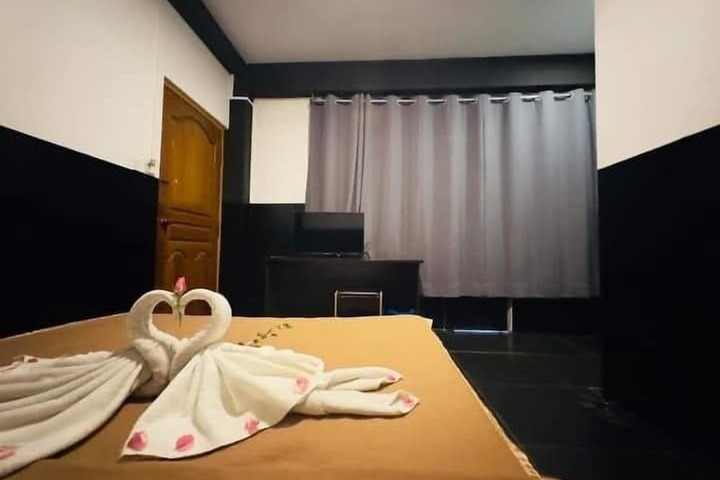 Room 9 of 18