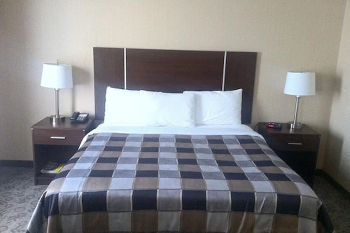 Room 4 of 13