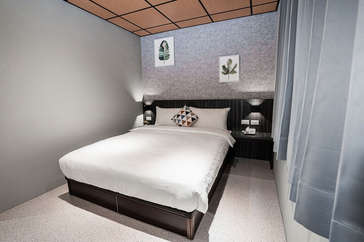 Room 7 of 42