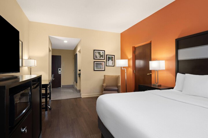 Room 5 of 43