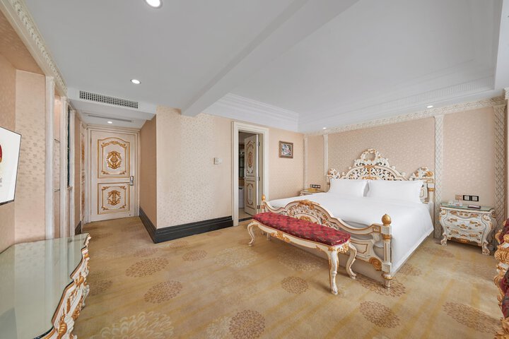 Room 4 of 91