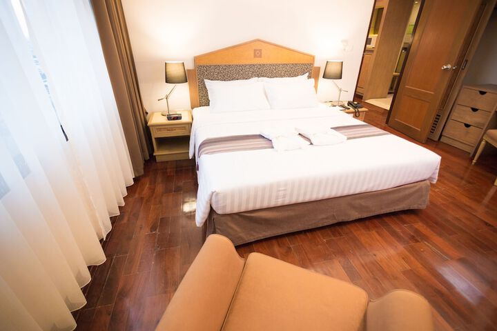 Room 11 of 50