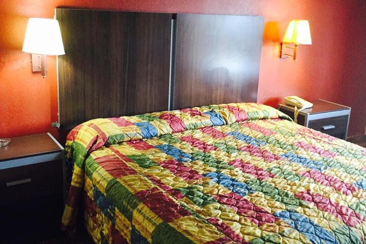 Room 9 of 19