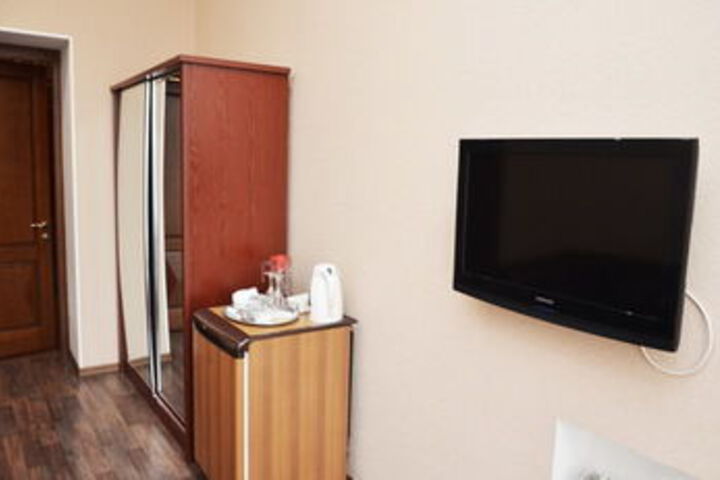 Room 7 of 32