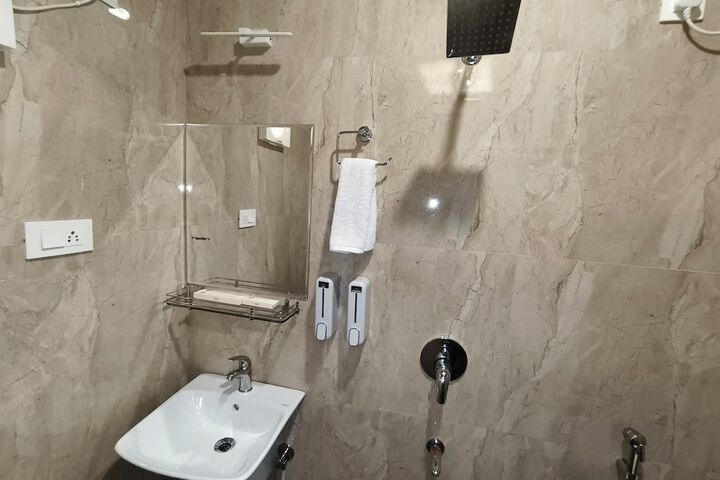 Room 6 of 7