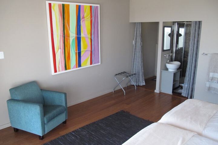 Room 13 of 37