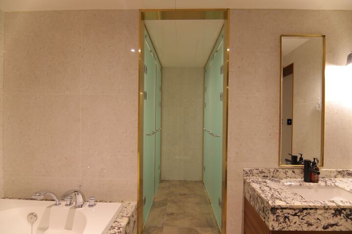 Room 164 of 190
