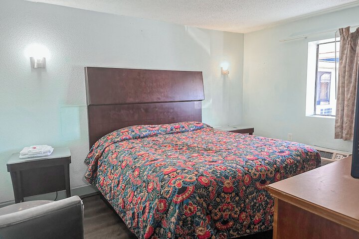 Room 12 of 110