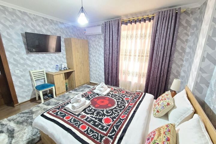 Room 26 of 102