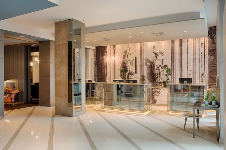 Entrance & Lobby