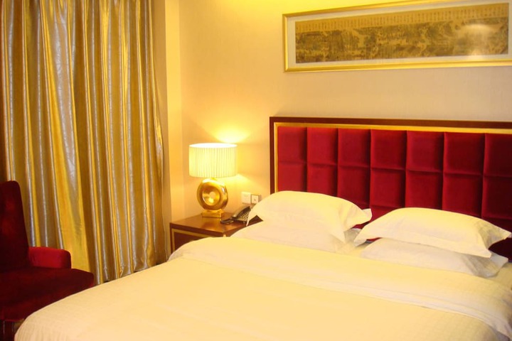Room 4 of 12