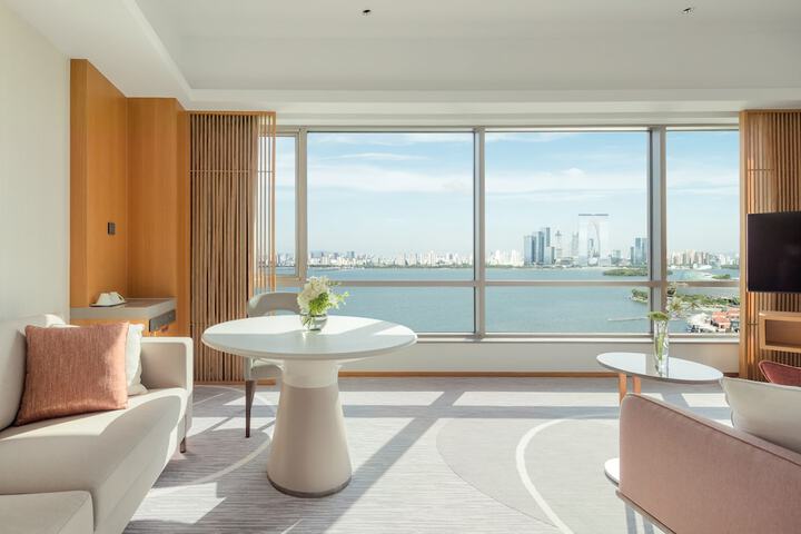 Room 45 of 118