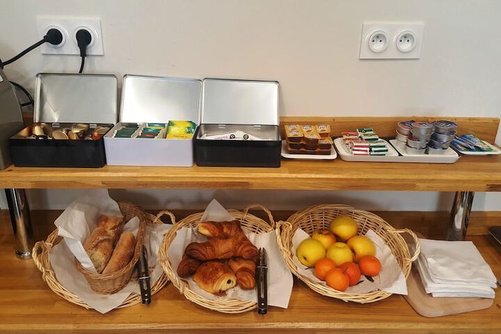 Breakfast/Coffee Service 35 of 51