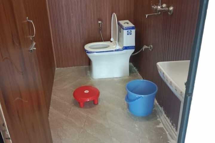 Room 7 of 12