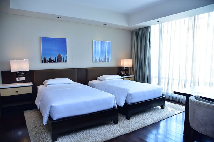 Room 27 of 143
