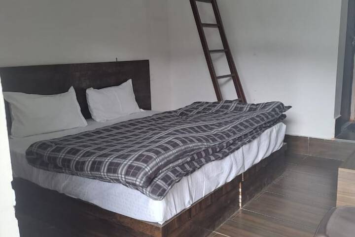Room 5 of 13