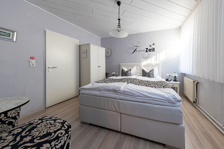 Room 6 of 45