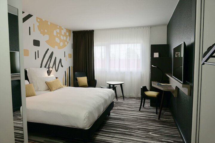 Room 8 of 92