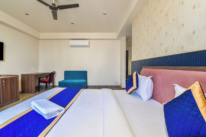 Room 4 of 18