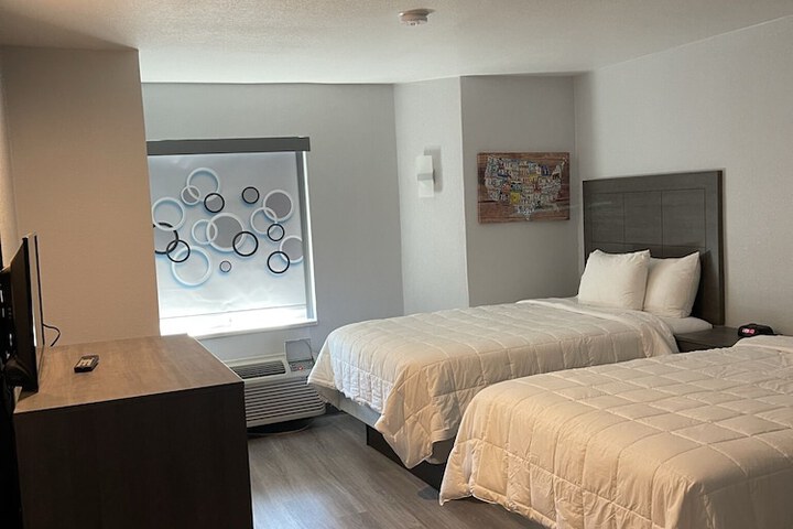 2 Double Beds (9 of 15)