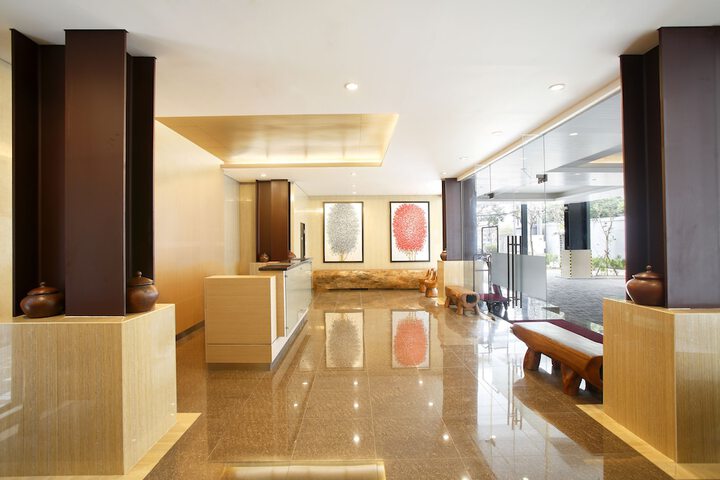 Entrance & Lobby